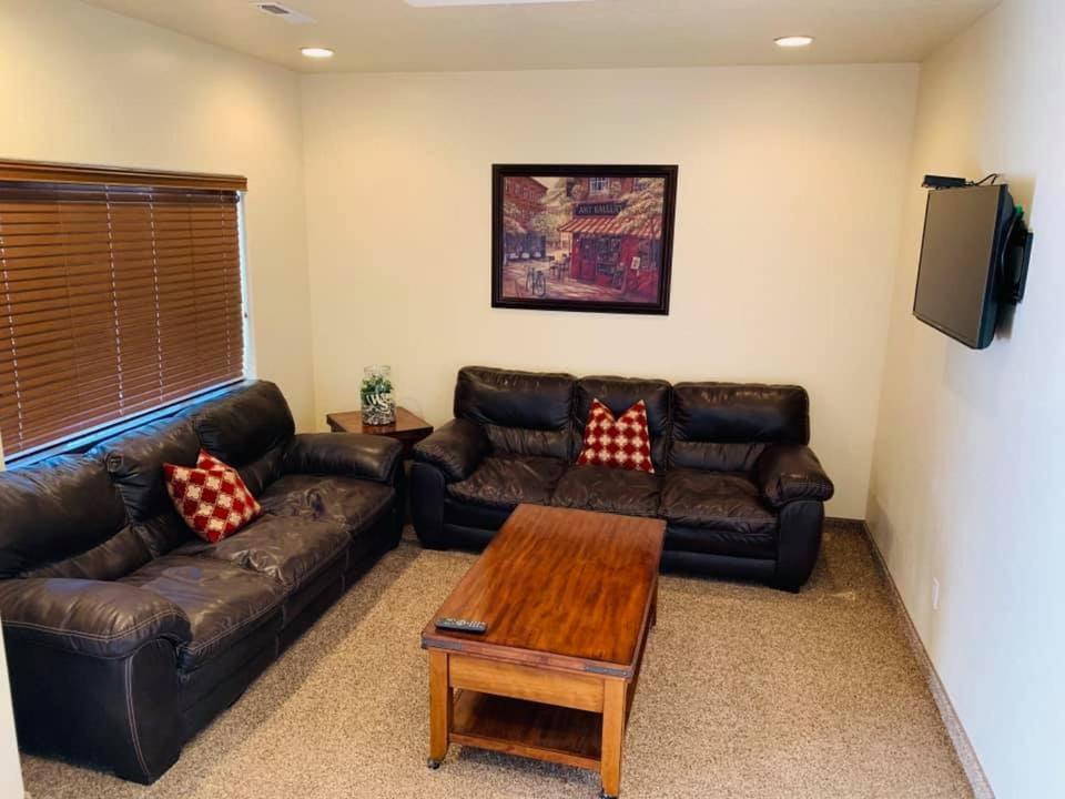 Cb&M Executive Suites Roosevelt Exterior photo